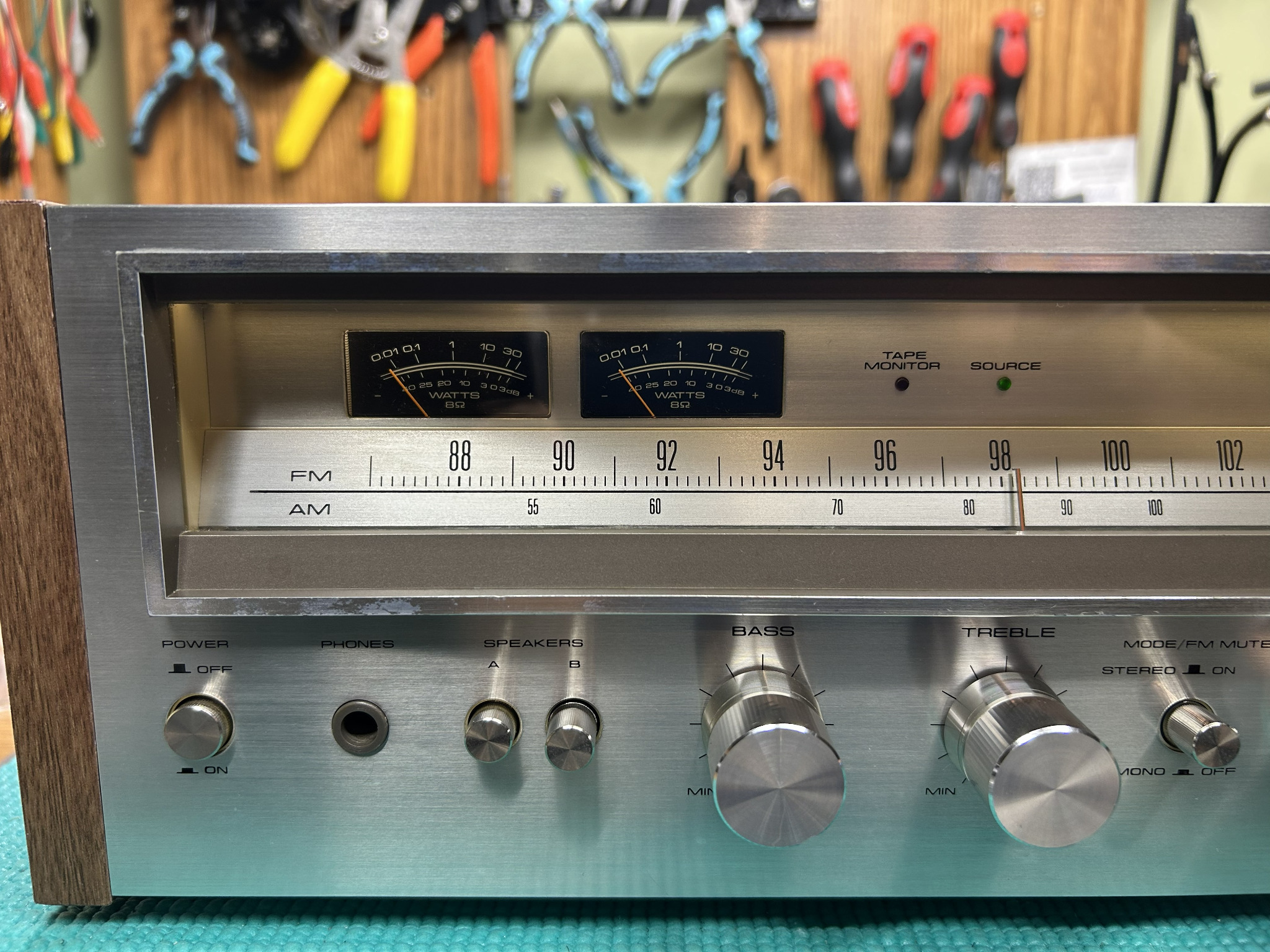 Pioneer SX-680 detail view
