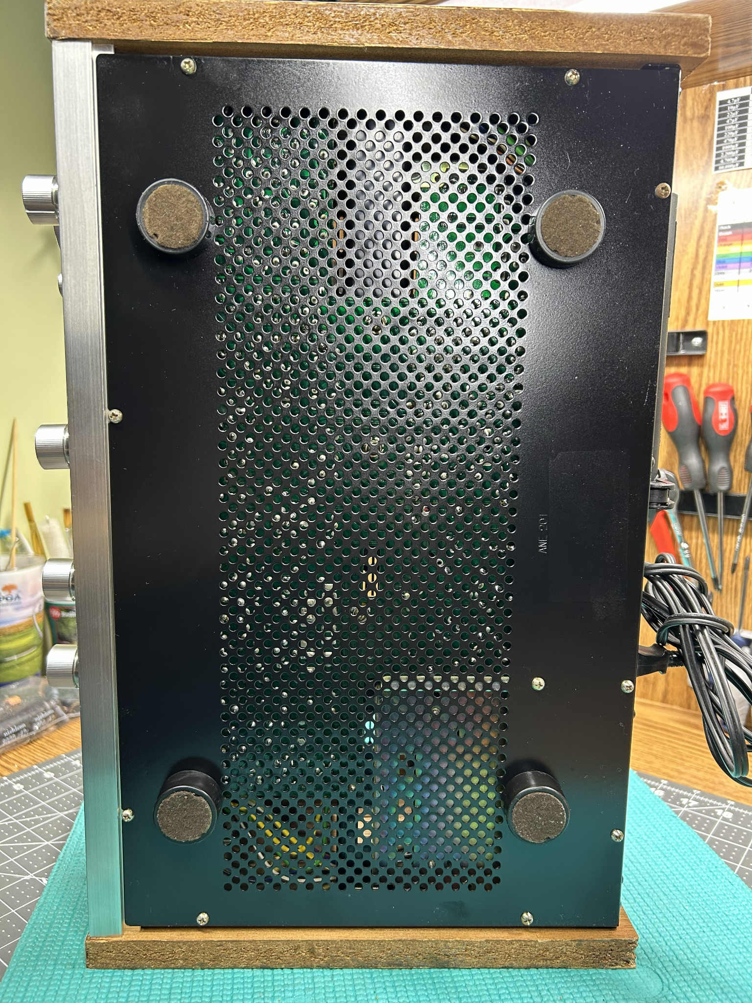 Rear panel of the Pioneer SX-680
